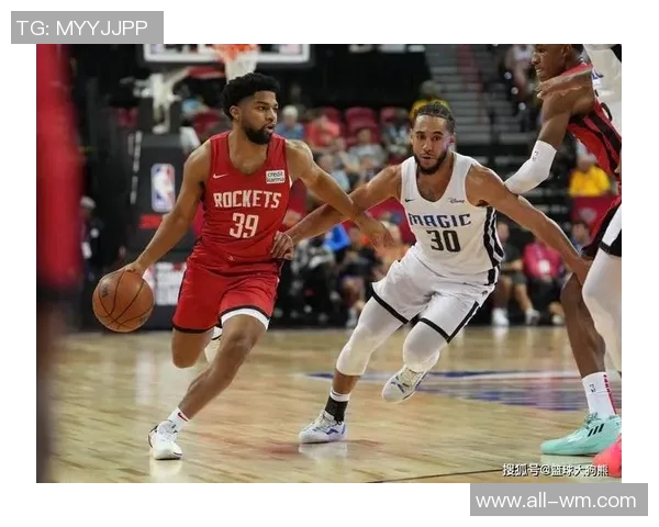 雄鹿签下科马克瑞安双向合同场均204分46板表现引关注 雄鹿签下科马克瑞安双向合同场均204分46板表现引关注